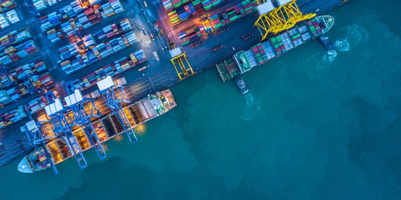 Vue aérienne d'un conteneur cargo